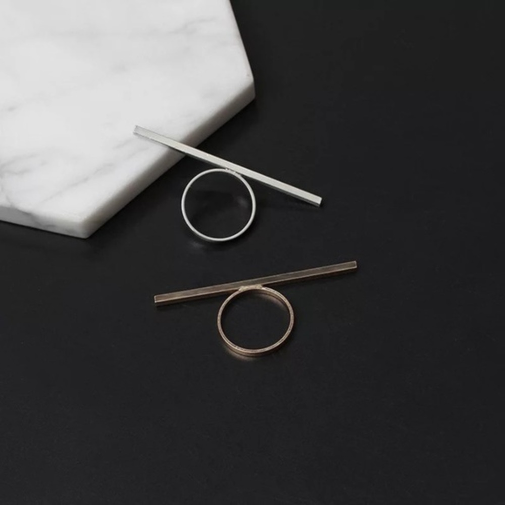 3/$30 💛 🤍 Simple Bar Ring - Picture 3 of 5